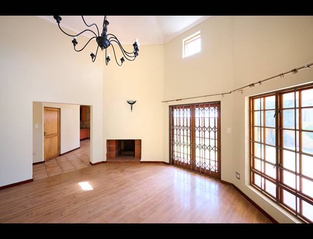 4 BEDROOM HOUSE FOR SALE IN KYALAMI HILLS